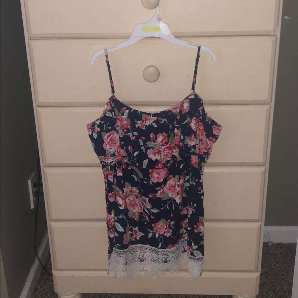 Nice cold shoulder tanktop blouse.